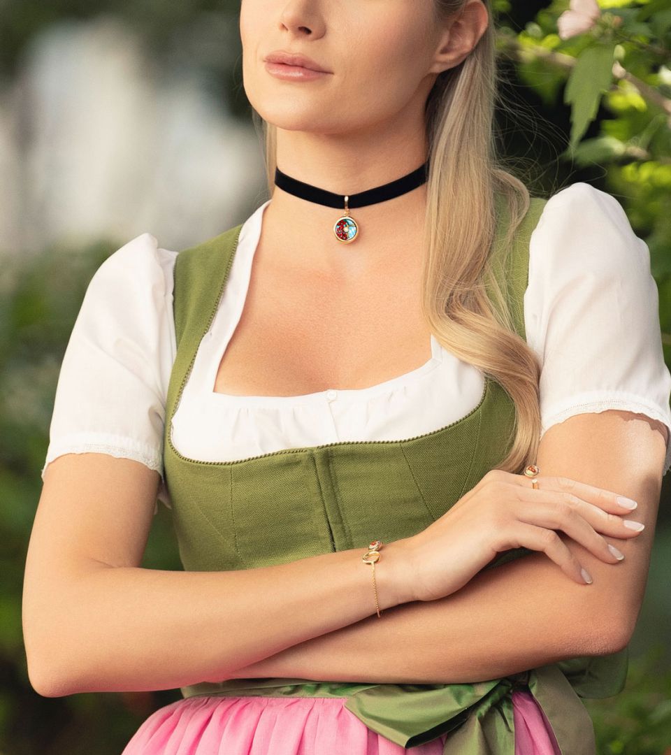 Luna Piccolissima with Choker